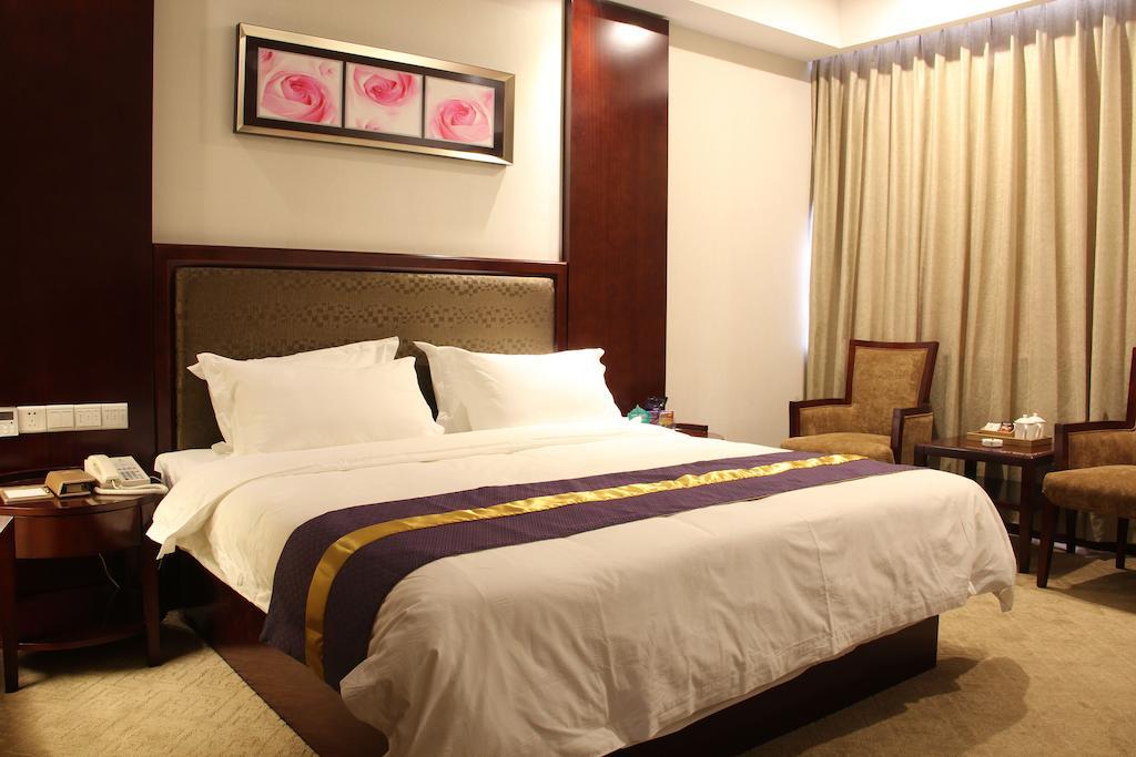 Zhuhai Platinum Holiday Hotel Oda fotoğraf
