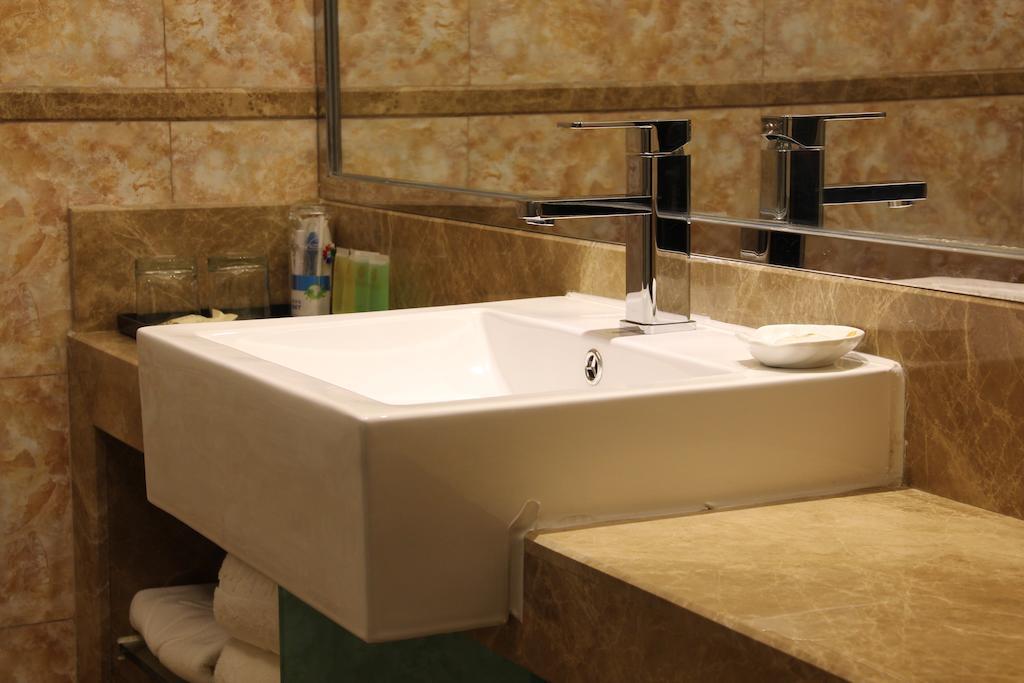 Zhuhai Platinum Holiday Hotel Oda fotoğraf